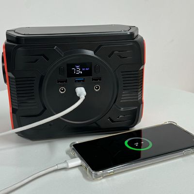 Kamp RV Acil Gece Balıkçılığı için Değiştirilmiş Dalga AC Çıktısı 200W Güneş Rüzgar Jeneratörü