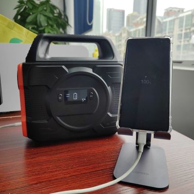 Ev acil aydınlatması ve cep telefonu şarjı için geri dönüştürülebilir 300W güneş jeneratörü