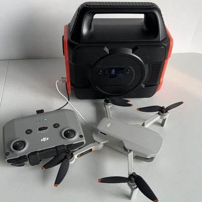 Taşınabilir Güneş Mobil Enerji Santrali 300W/600W/2200W USB şarj cihazı çıkarılabilir pil ile