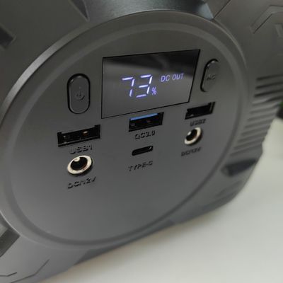 MPPT teknolojisi ve USB çıkışı ile 300W taşınabilir güneş jeneratörü