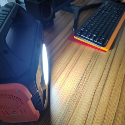 MPPT teknolojisi ve USB çıkışı ile 300W taşınabilir güneş jeneratörü