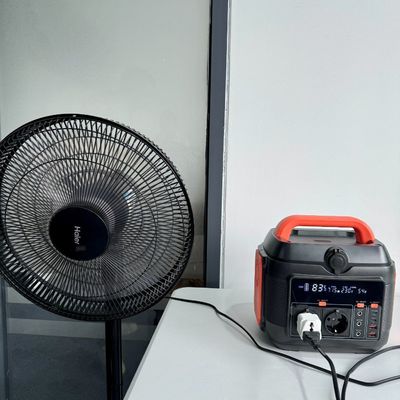 Bataryası çıkarılabilir olabilir ve 110V/220V AC güç istasyonu ile taşınabilir depolama sistemi