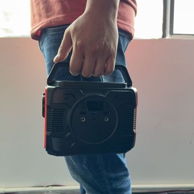 200W çıkış taşınabilir güneş enerjisi istasyonu S2X-173 ve hava durumuna dayanıklı malzemelerle