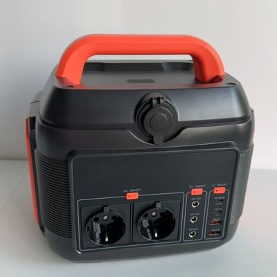 C Tipi USB DC AC Çıkışlı 600W Taşınabilir Güneş Jeneratörü Mobil Elektrik İstasyonu MPPT