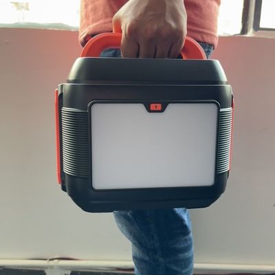 C Tipi USB DC AC Çıkışlı 600W Taşınabilir Güneş Jeneratörü Mobil Elektrik İstasyonu MPPT