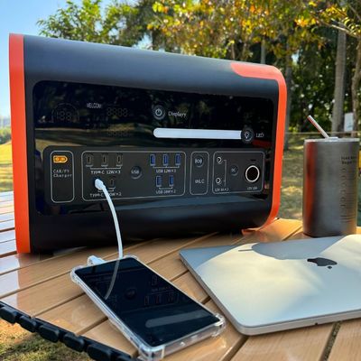 LiFePO4 2200W AT22 Kampta yedek enerji kaynağı için taşınabilir güneş enerjisi istasyonu