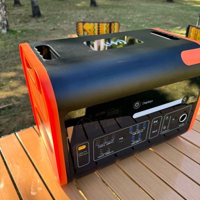 40ah/110V/220V Mobil Şarj edilebilir 2200W Dış Kamp Lityum Pil Gücü Taşınabilir Elektrik İstasyonu