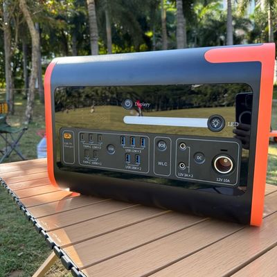 Amerika Birleşik Devletleri AC Soket 2200W Taşınabilir Elektrik İstasyonu Açık Hava Maceraları için Esas