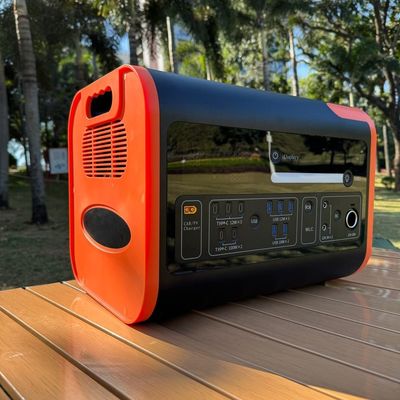 Amerika Birleşik Devletleri AC Soket 2200W Taşınabilir Elektrik İstasyonu Açık Hava Maceraları için Esas