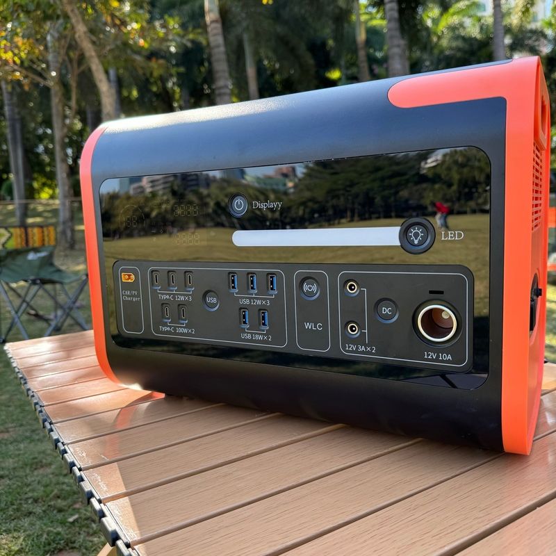 C Tipi Çıkış 220V 2200W Açık Hava Acil Durumları için Saf Sinüs Dalgası Taşınabilir Elektrik Santrali