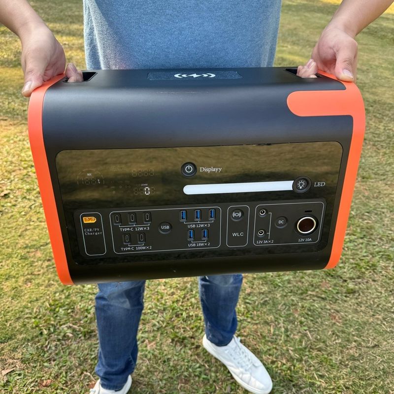 AT22 220V taşınabilir güç 2200W Çıkış 4400W Kamp ve acil durumlar için lityum pil