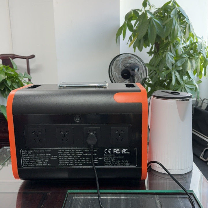 100W C Tipi Çıkış Açık Kamp ve Acil Güç için 2200W Güneş Jeneratörü