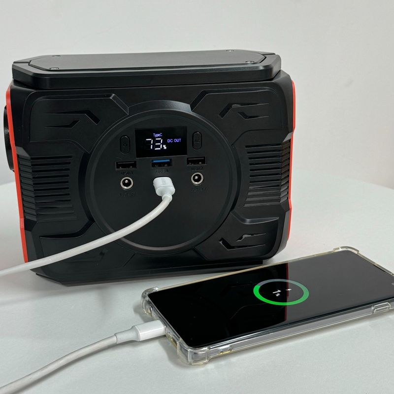 Kamp RV Acil Gece Balıkçılığı için Değiştirilmiş Dalga AC Çıktısı 200W Güneş Rüzgar Jeneratörü