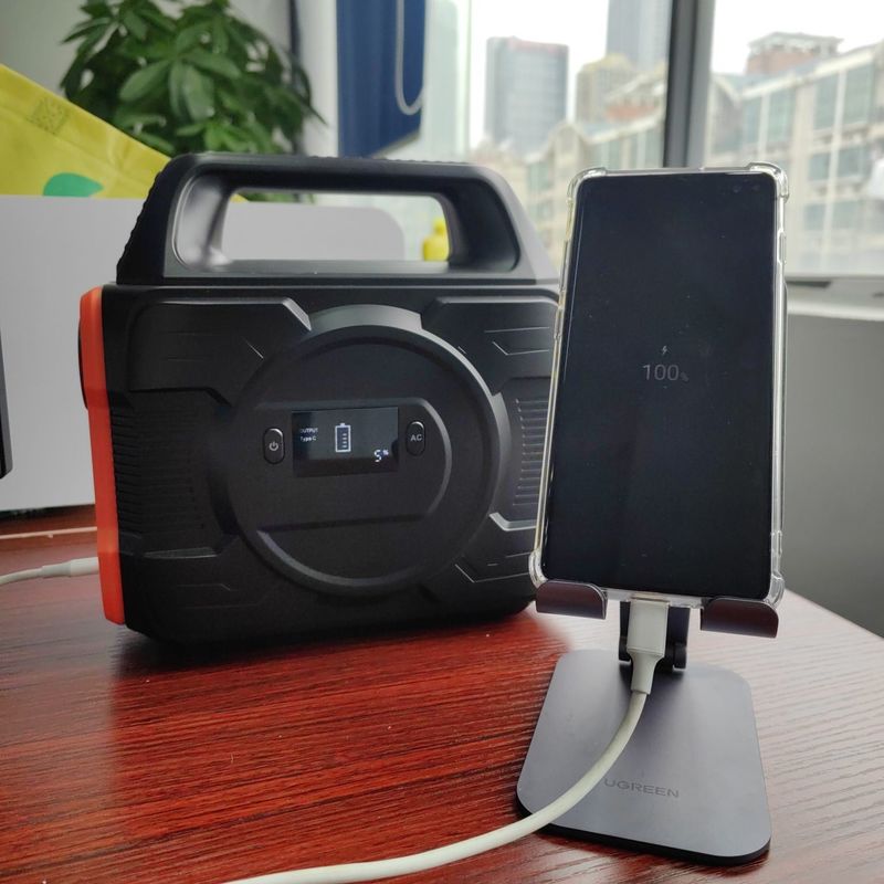 Ev acil aydınlatması ve cep telefonu şarjı için geri dönüştürülebilir 300W güneş jeneratörü