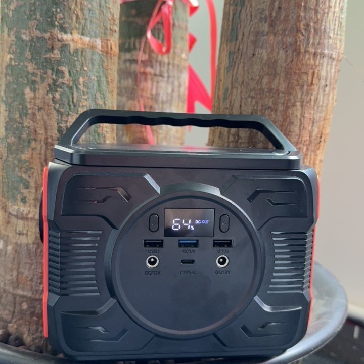 Kamp ve acil durumlar için 200W küçük çok fonksiyonel taşınabilir mobil güç istasyonu