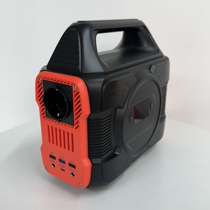 MPPT teknolojisi ve USB çıkışı ile 300W taşınabilir güneş jeneratörü