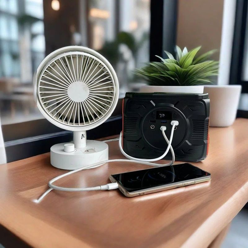 110/220V-50Hz/60Hz AC Çıktısı Kamp Evleri Güç Santralleri için 48000mAh Güneş Jeneratörü