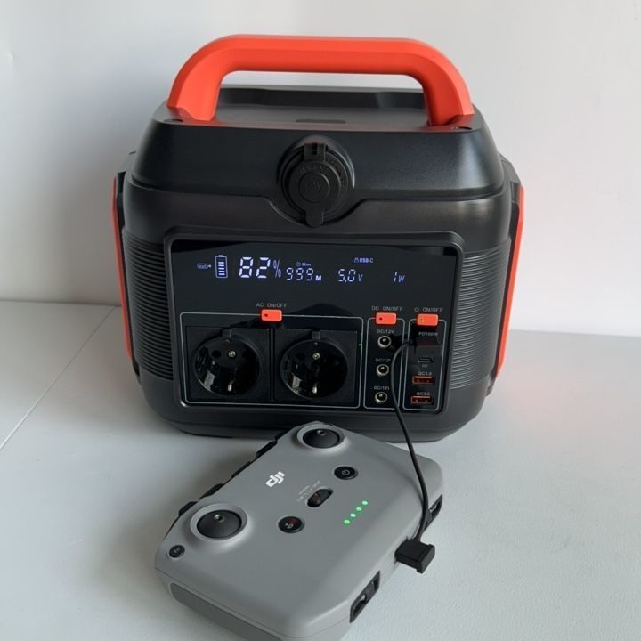 Tip-C Çıkış Pd100W Pd27W S6 LiFePO4 576wh Dış mekan için taşınabilir kapaklı güç istasyonu