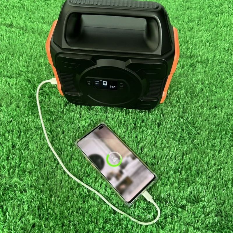 300W Lityum Pil Enerji Santrali ve Çevre İçin Geri Dönüştürülebilir Dış Güneş Jeneratörü