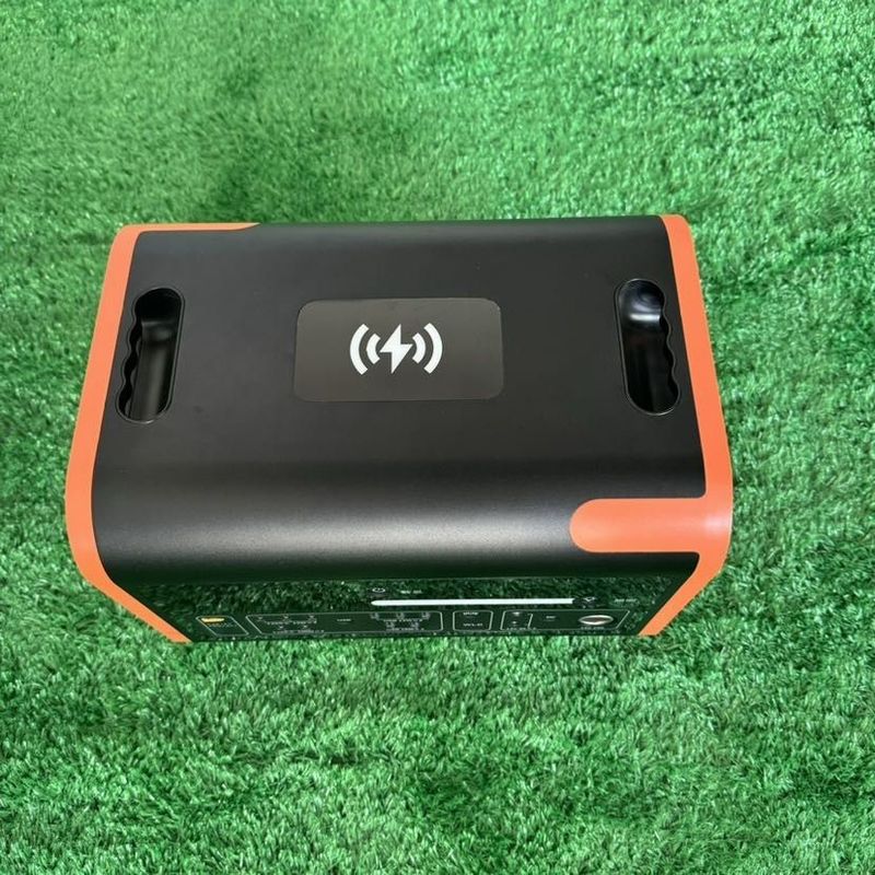 LiFePO4 2200W kablosuz şarjlı taşınabilir güneş jeneratörü açık hava acil güç santrali için