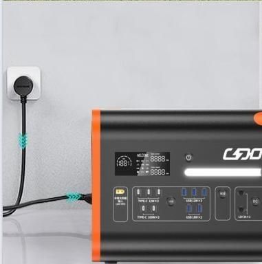 1000W mobil jeneratör Güneş şarj cihazı 2200W açık hava enerji santrali için AC çıkış soketi