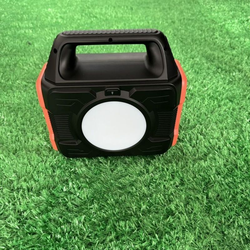 İçeride / Dışarıda 200W / 300W / 600W Dışarıda Kampta Acil Taşınabilir Güç Santrali Uygula