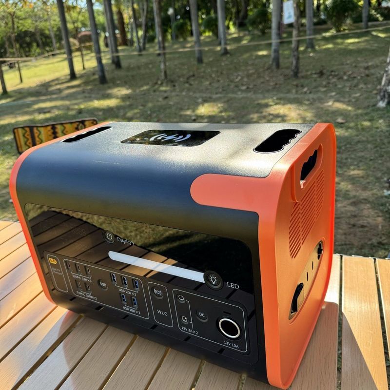 800W Güneş Şarj Yedek Değiştiricisi Dışarıda Canlı Yayın Taşınabilir Elektrik Santrali