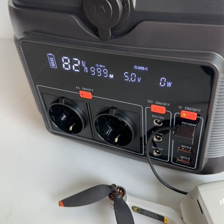 600W Seyahat taşınabilir Lityum Enerji Depolama Güç kaynağı Güneş Paneli Şarj 60W