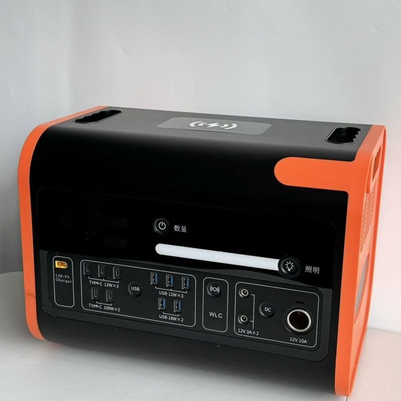2200W Sabit Güç Çıktısı 4000W Sürücü Dış Şarj için LiFePO4 Güneş Jeneratörü