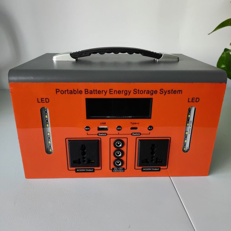 Kamp ve Ev Acil Durumları için 300W / 500W taşınabilir elektrik santrali USB DC Çıktısı 5V / 10W Max