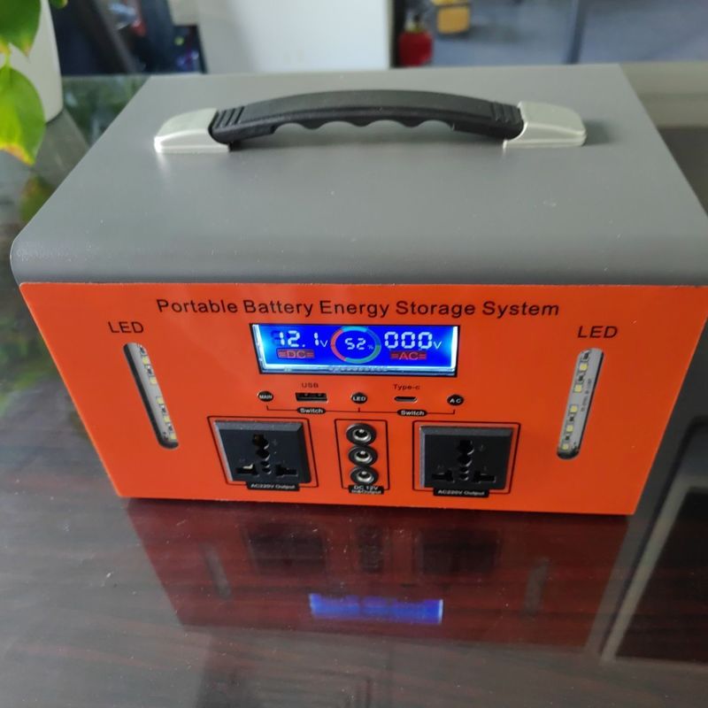 12V DC Çıkış Düzeltme Dalgası ile 300W Şebeke dışı Güneş Mobil Cihaz Şarj İstasyonu